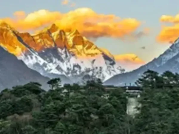 Everest Heli Banner2
