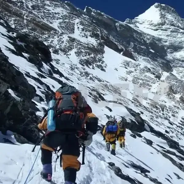 Lobuche East Peak